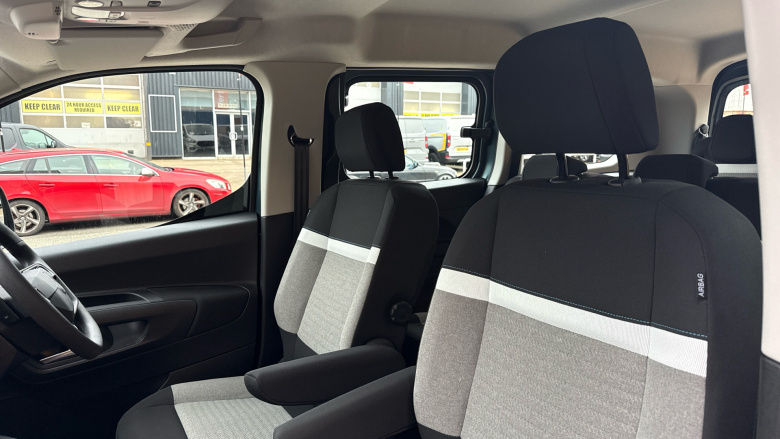 Citroen Berlingo 100kW Plus XL 52kWh 5dr Auto [7 Seat] Electric Estate